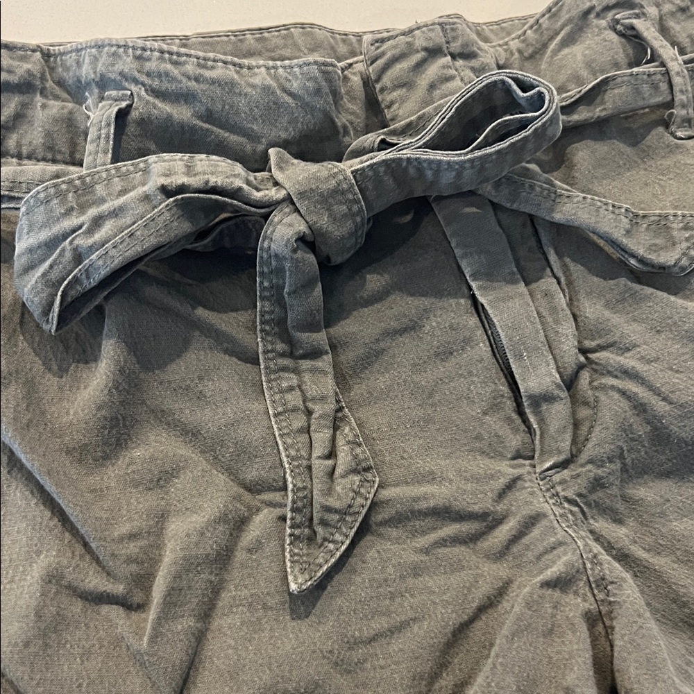 LOFT Women's Olive Green Cargo Shorts - Picture 3 of 4